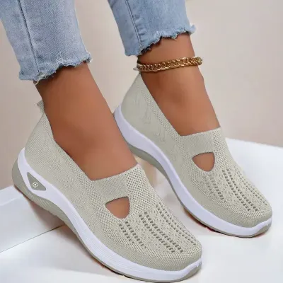  BREATHABLE NON-SLIP SOFT-SOLED WALKING SHOES